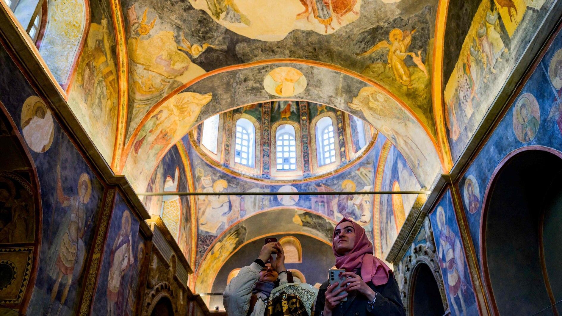 Kariye Mosque draws large crowd during inauguration week